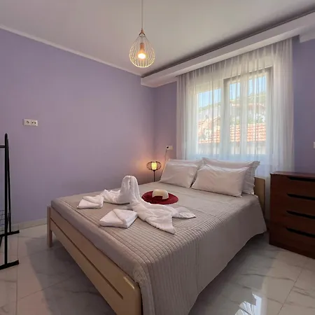 Noemi House Prínos